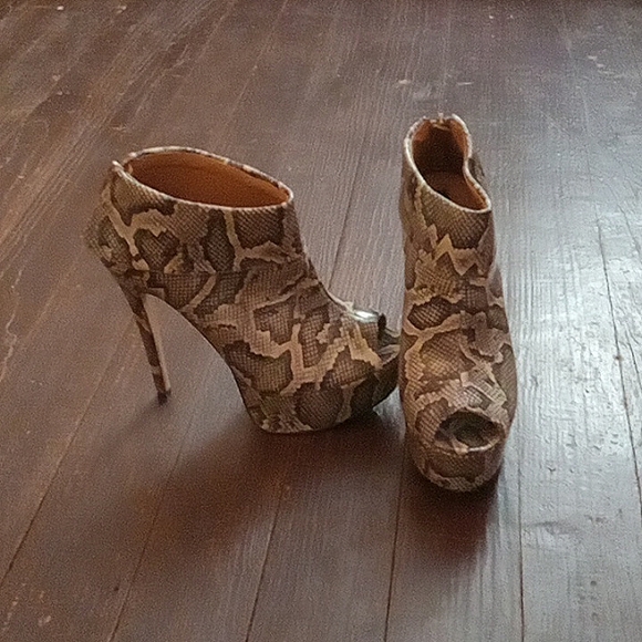 Heeled boots - Picture 1 of 1